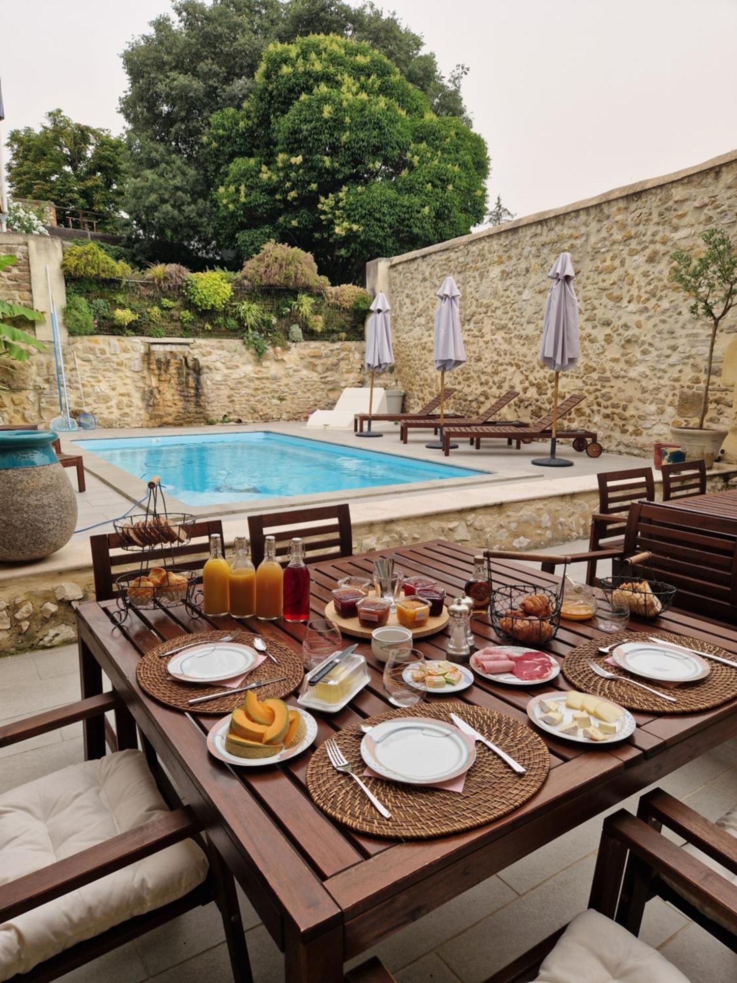 La Maison De Livia, Chambres D'Hotes, Piscine Chauffee, Proche Uzes, Nimes, Ales Sauzet  Exterior photo